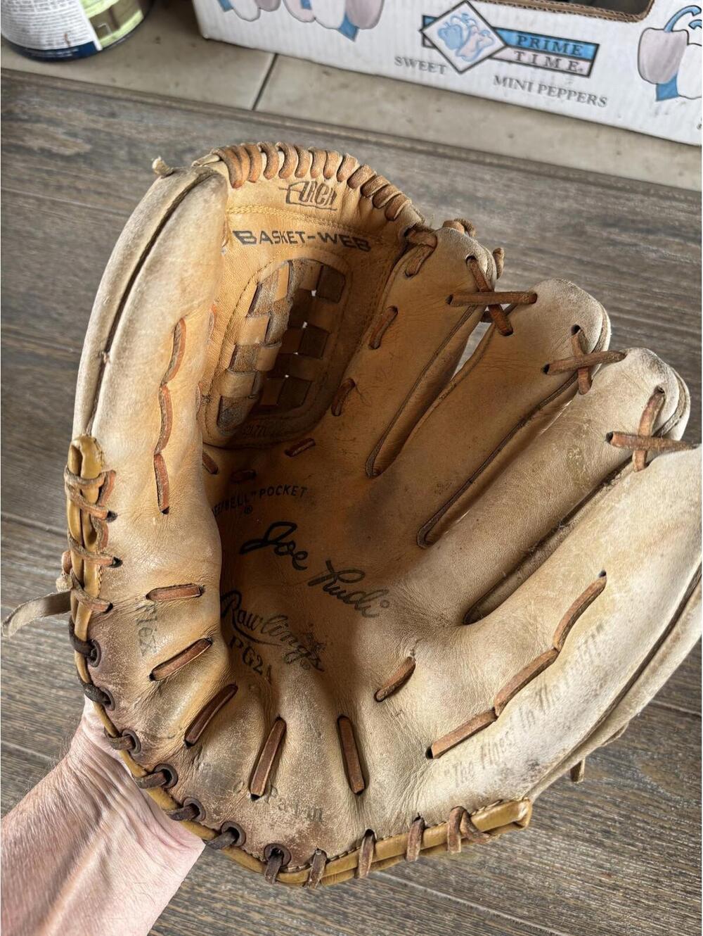 Vintage Rawlings Joe Rudi PG24 Baseball Glove Mitt Basket-Web Right Hand Thrower